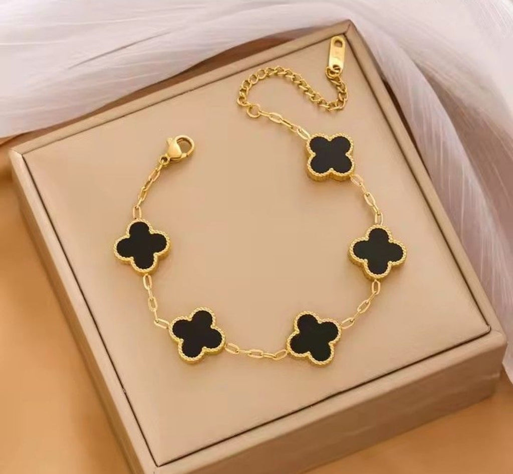 Clover Charm Bracelet – Luxury Women’s Jewellery